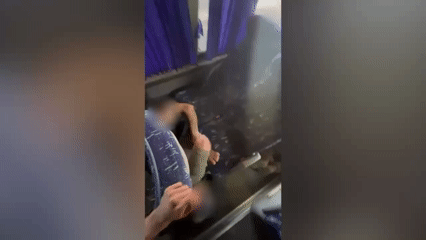 השוטרים היו בהלם כשפשטו על האוטובוס: 17 שב"חים יצאו מתוך המושבים | צפו