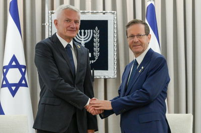 הנשיא הרצוג עם שגריר פולין