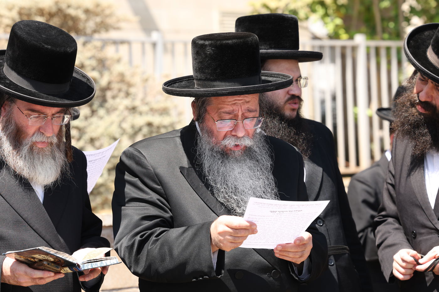 האדמו"ר משבט הלוי בתפילה ביהוד