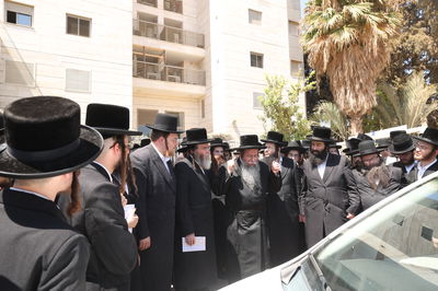 האדמו"ר משבט הלוי בתפילה ביהוד