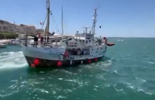 ספינת חנדלה יוצאת מחופי איטליה