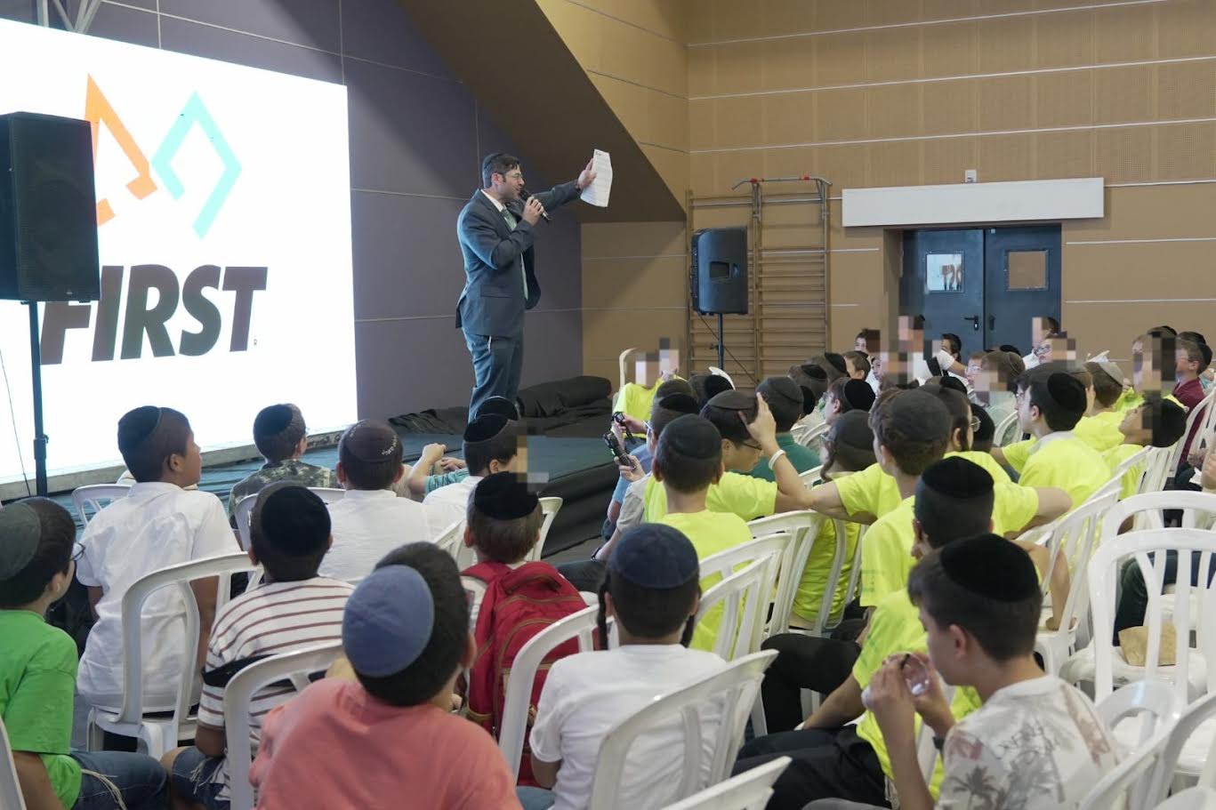 איש כיכר השבת, משה מנס, הנחה את האירוע הטכנולוגי בטוב טעם