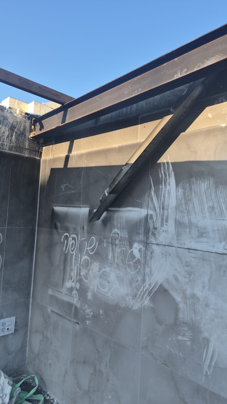 מראות זוועה מבית הכנסת השרוף