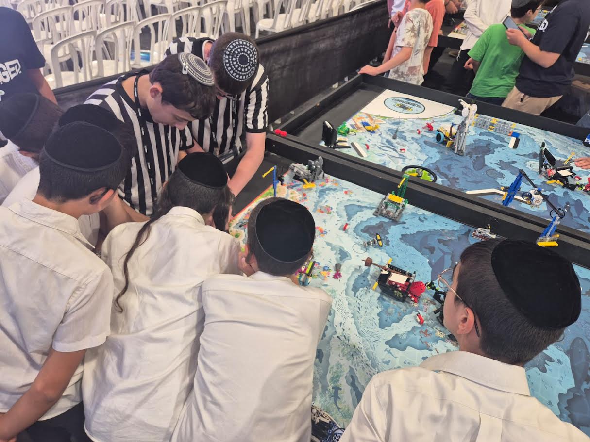 עשרות פיתוחים חדשניים שפותחו על ידי תלמידים מכיתות ה'-ח' מ-28 תלמודי תורה מכל רחבי הארץ.