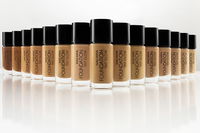 הקולקציה כוללת 15 גוונים של מיקאפ טינט GLOW, 15 גוונים של מייקאפ MATTE ו-12 קונסילרים