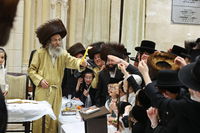 הגה"צ רבי אלימלך בידרמן בהבדלה בבית שמש