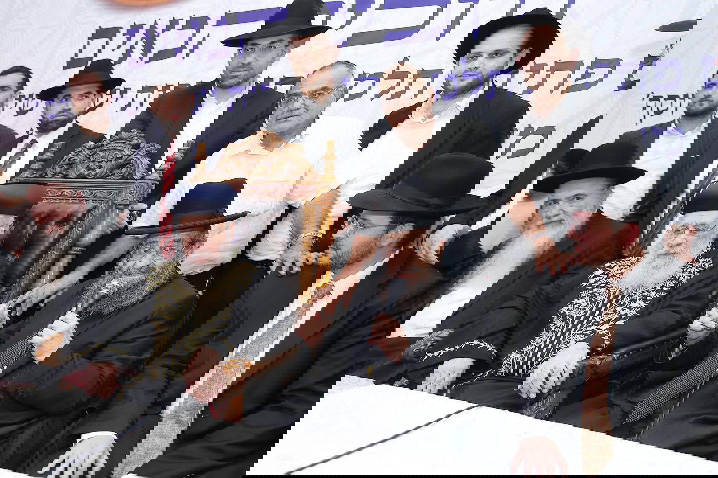 הראשל"צ הגר"י יוסף בביקור בשכונת הסופרים