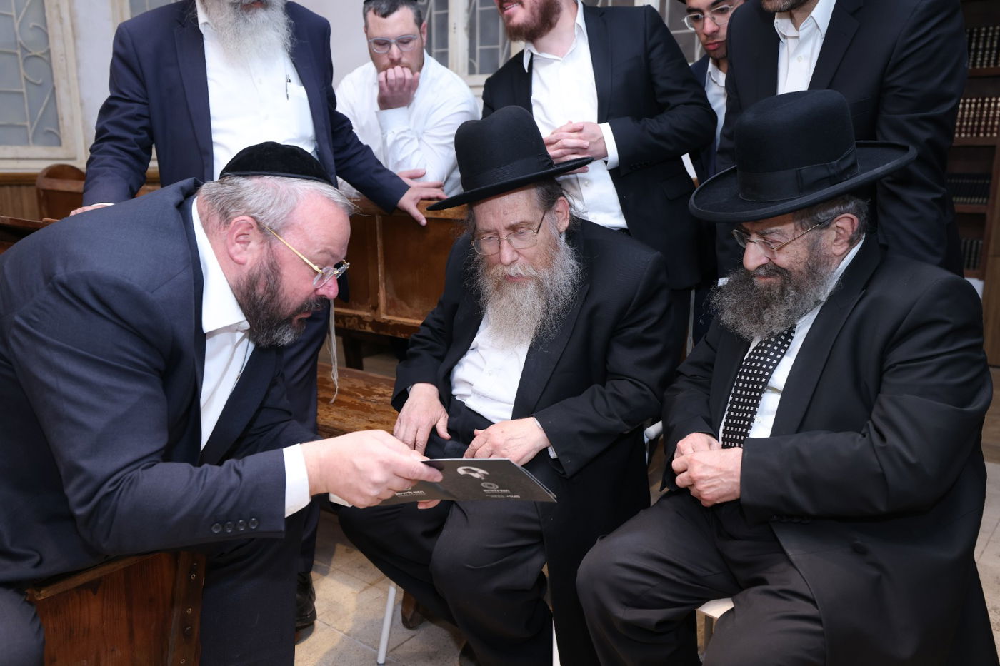 גדולי ישראל במסע מרגש אל ליבת הקודש בבית החזון איש