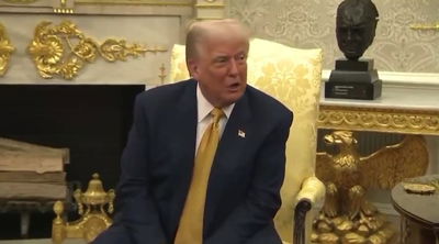 בקרוב בסרבל כתום? טראמפ פותח חזית - ומאשים את אובמה בבגידה