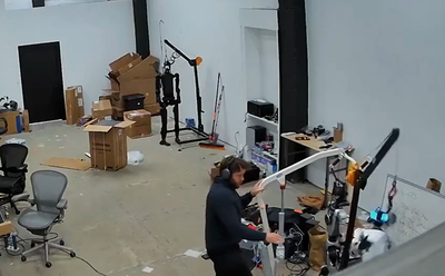 תקיפת הרובוט במעבדה בקליפורניה