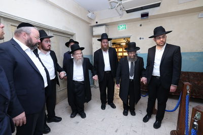 גדולי ישראל במסע מרגש אל ליבת הקודש בבית החזון איש