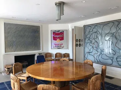 חלק מהיצירות שהיו בביתו של רון פרלמן (הציור של הפחית מוערך ב-12 מליון דולר)