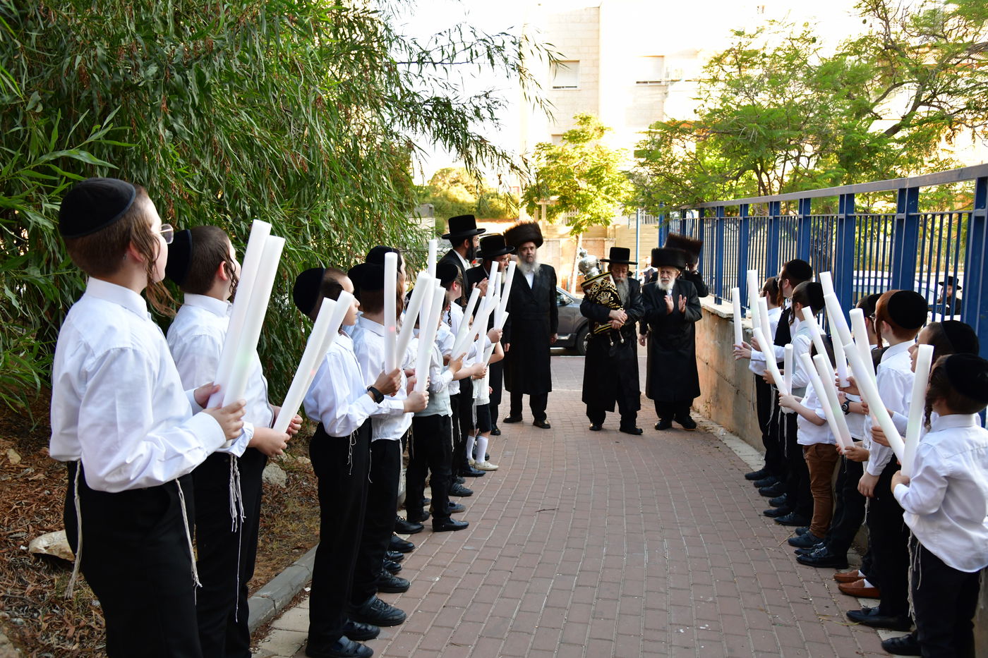 הכנסת ספר תורה לביהמ"ד 'שבט הלוי' באלעד