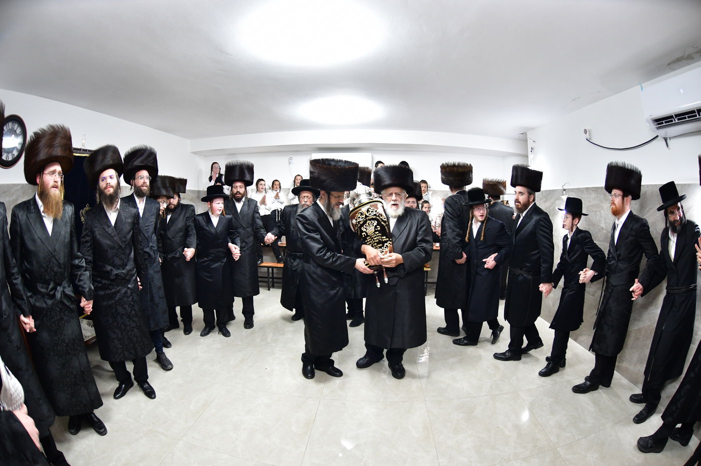 הכנסת ספר תורה לביהמ"ד 'שבט הלוי' באלעד