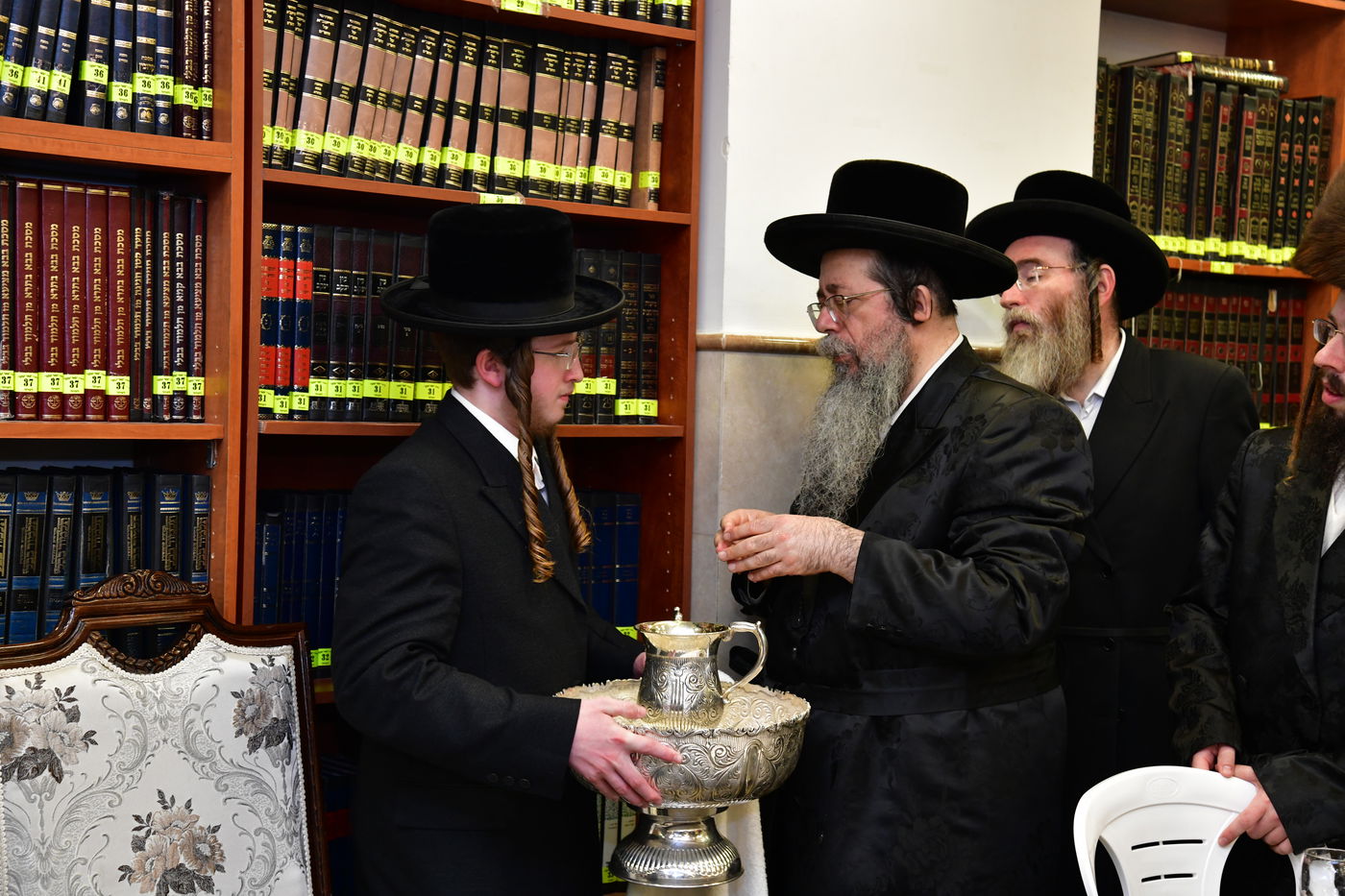 הכנסת ספר תורה לביהמ"ד 'שבט הלוי' באלעד