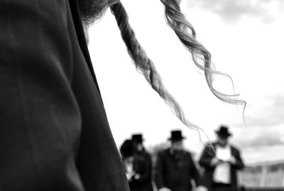 האח הקטן ויתר על האדמו"רות לאחיו הבכור - אז למה החסידות הושמדה? | סיפור מטלטל