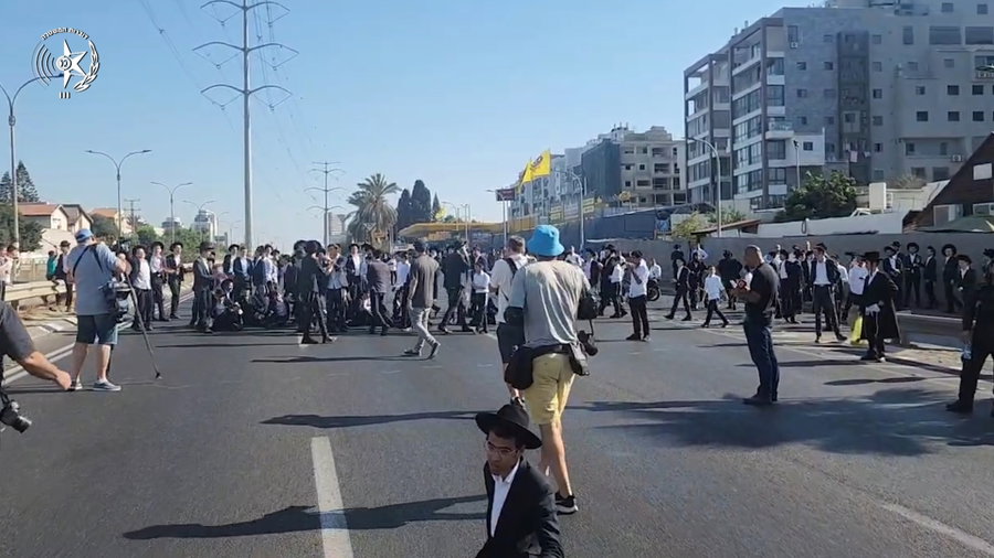 הכניסה לירושלים נחסמה, עימותים אלימים עם נהגים | 'הפלג' יצא להפגין בעקבות מעצר האברכים