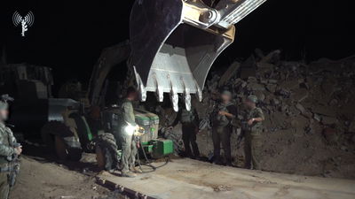 תיעוד חריג מעזה: הלוחמים מצאו את הכלי שנגנב במתקפת הפתע