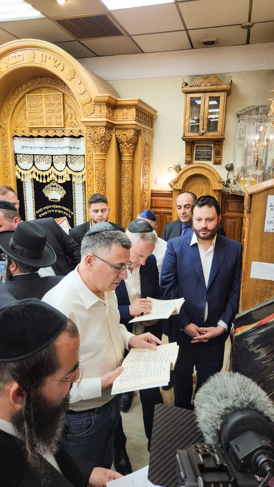 שר החוץ בתפילה באומן