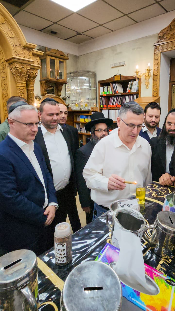 שר החוץ בתפילה באומן