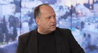 קורא לבטל את בין הזמנים. איציק בונצל באולפני כיכר השבת