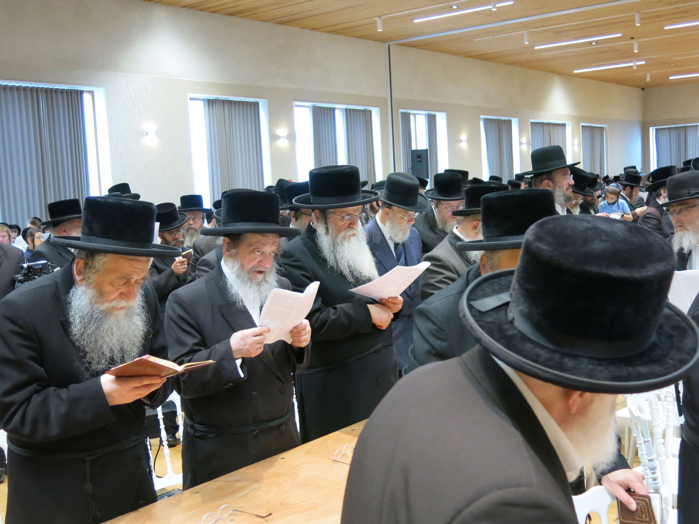 הרב חיים מאיר רוקח בעצרת תפילה באנטווערפן