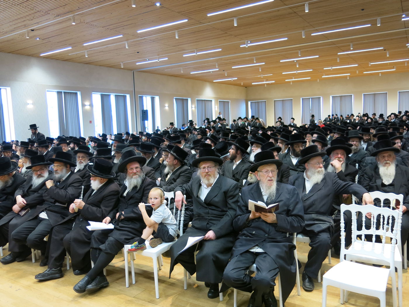 הרב חיים מאיר רוקח בעצרת תפילה באנטווערפן