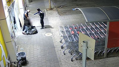 הגנב מצליח לצאת עם השלל מהסופר בתל אביב - ואז הוא מגלה | צפו