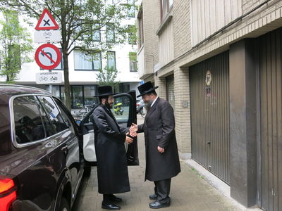 הרב חיים מאיר רוקח בבית האכסניה באנטווערפן