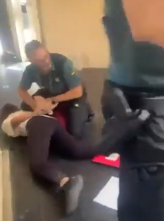 שוטרי ספרד המעצר בגלל שירה בעברית