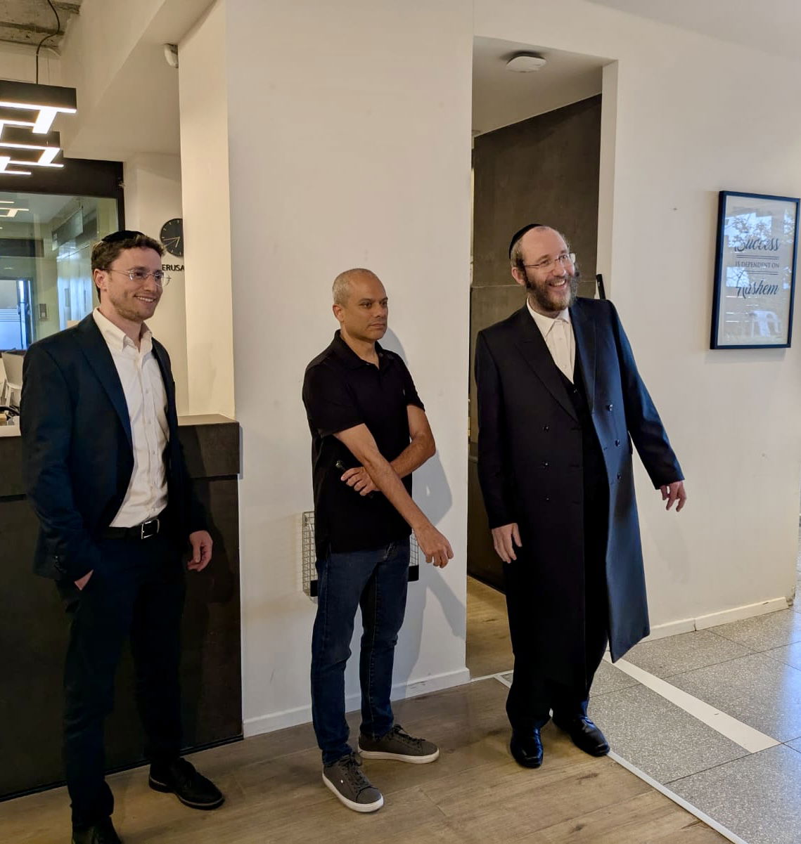 מנכ"ל בנק הפועלים, מר ידין ענתבי, בביקור בסניף הבנק ברחוב רבי עקיבא ובמרכז 'אחים ליזמות ועסקים'