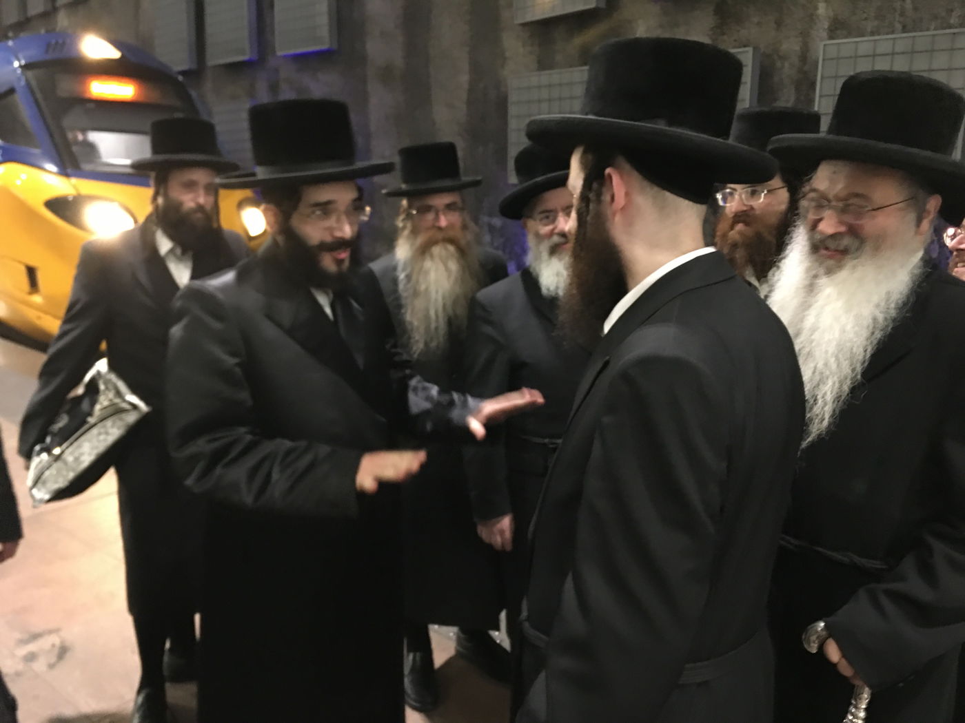 הרב חיים מאיר רוקח בתחנת הרכבת באנטווערפן