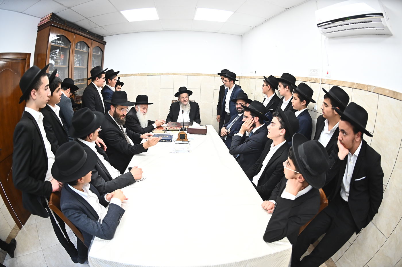 ילדי סוכת דוד אצל הגר"מ אדלשטיין