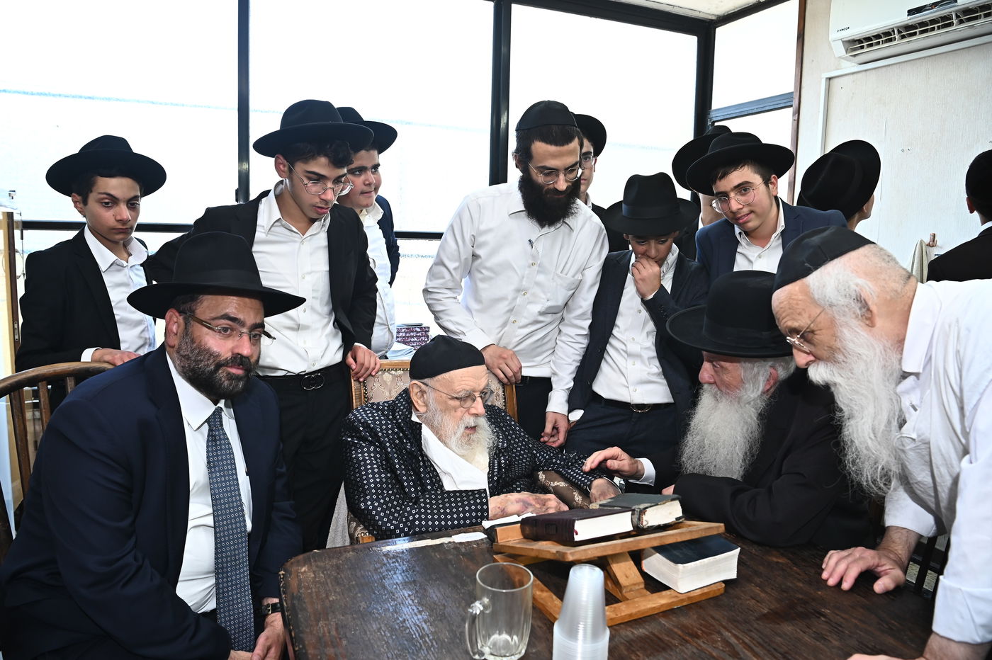 ילדי סוכת דוד אצל הגר"מ גריינמן