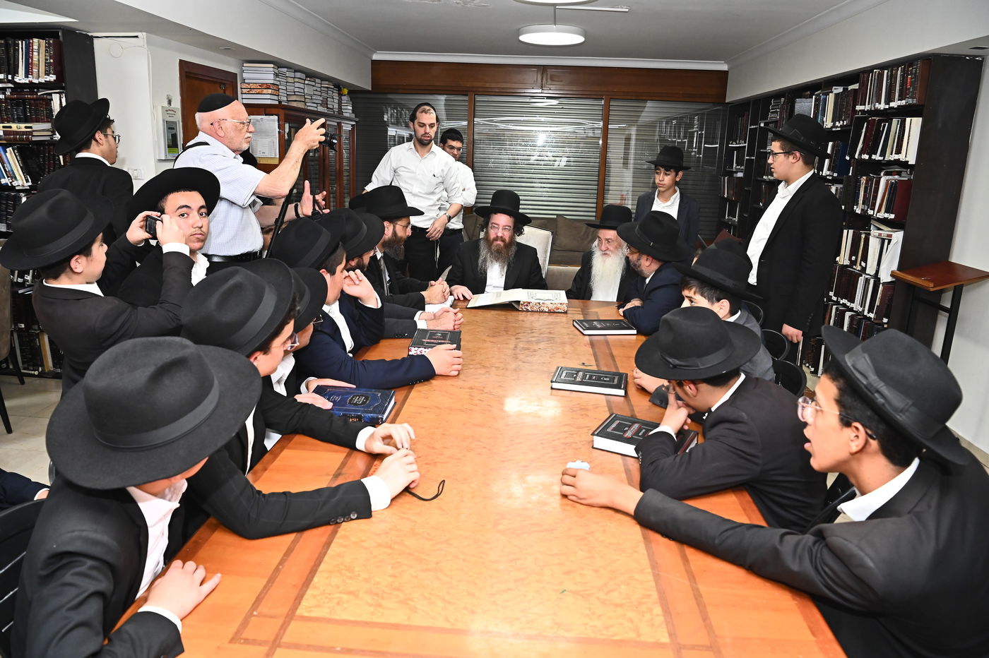 ילדי סוכת דוד אצל הגר"ע פריד