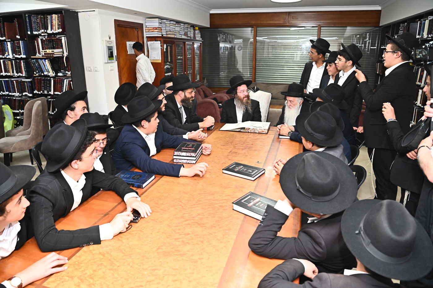 ילדי סוכת דוד אצל הגר"ע פריד