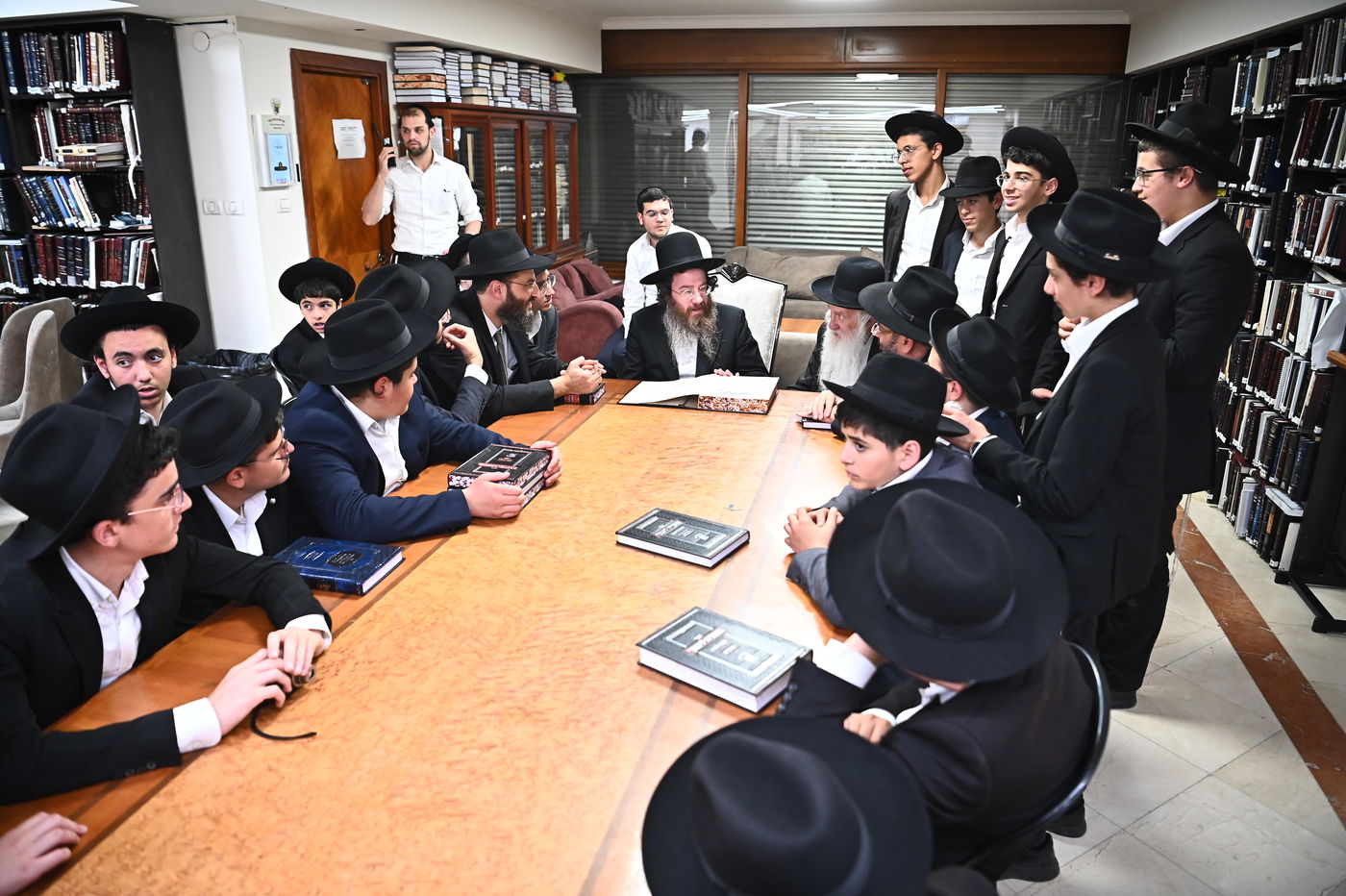 ילדי סוכת דוד אצל הגר"ע פריד