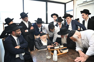 ילדי סוכת דוד אצל הגר"מ גריינמן