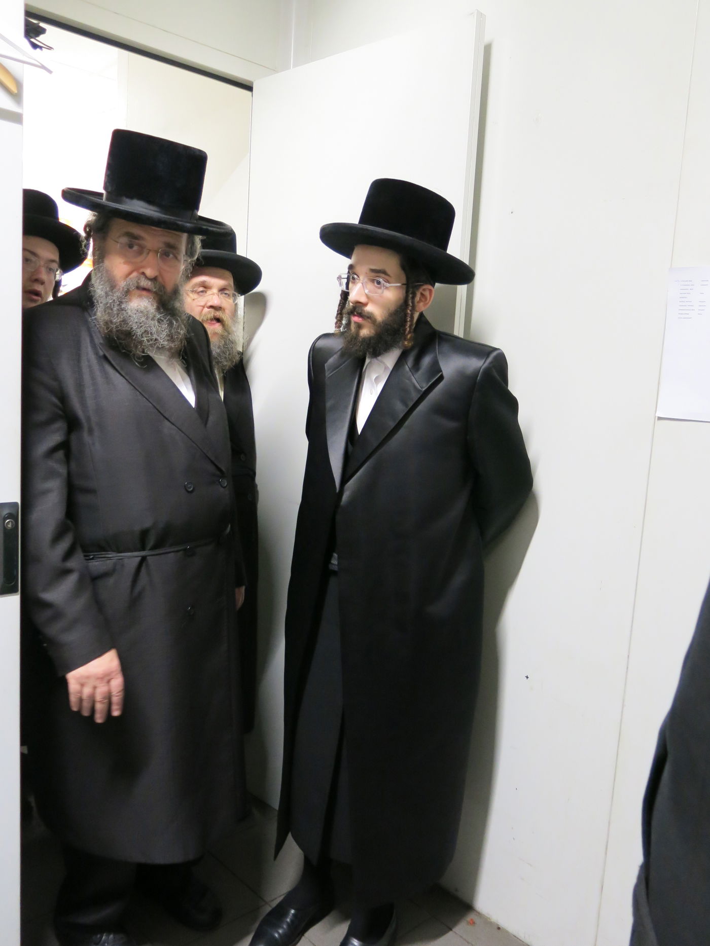 הרב חיים מאיר רוקח בביקור בסופרמרקט של הרשקוביץ באנטווערפן