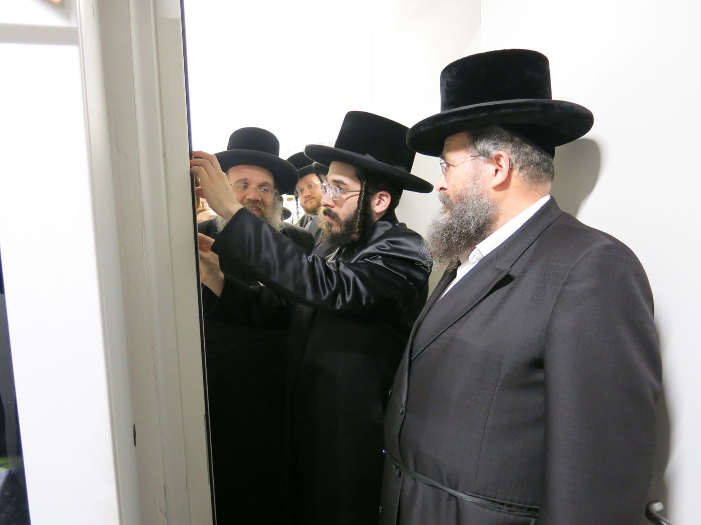 הרב חיים מאיר רוקח בביקור בסופרמרקט של הרשקוביץ באנטווערפן