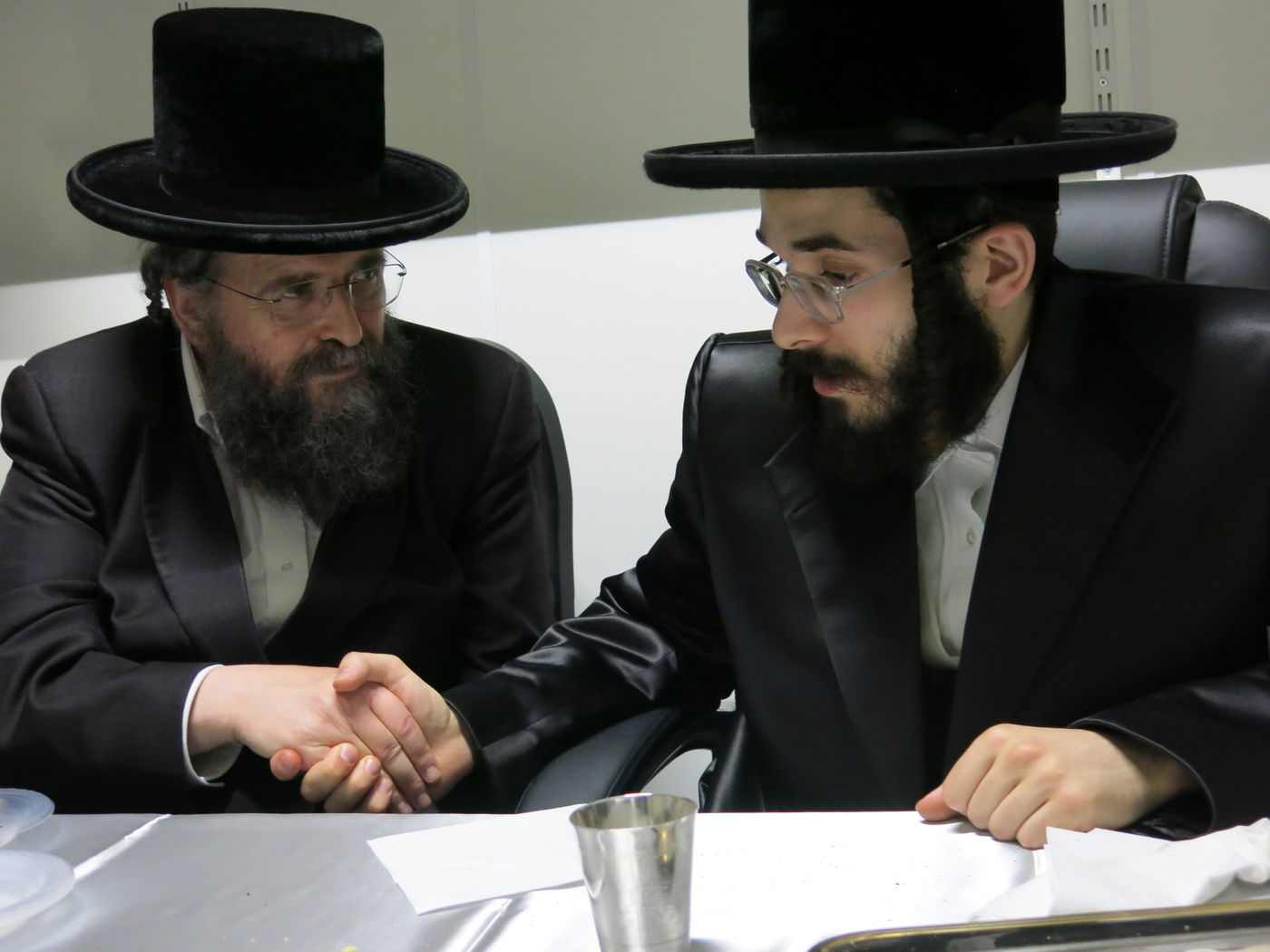 הרב חיים מאיר רוקח בביקור בסופרמרקט של הרשקוביץ באנטווערפן