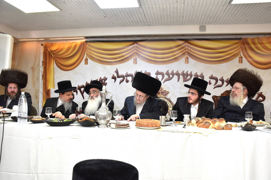 שמחת אירוסי בת הזקונים של האדמו"ר מראדזין
