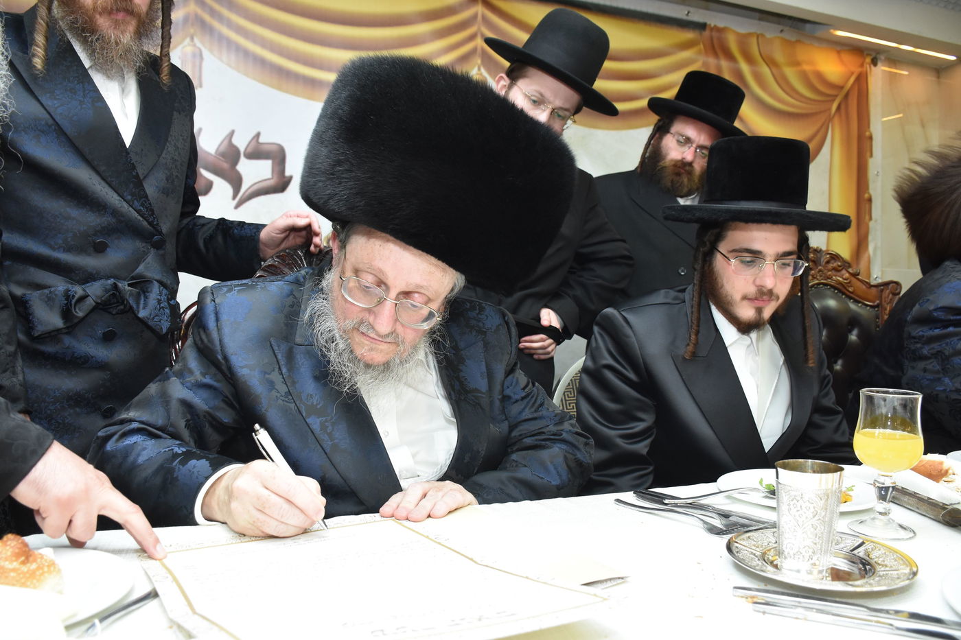 שמחת אירוסי בת הזקונים של האדמו"ר מראדזין