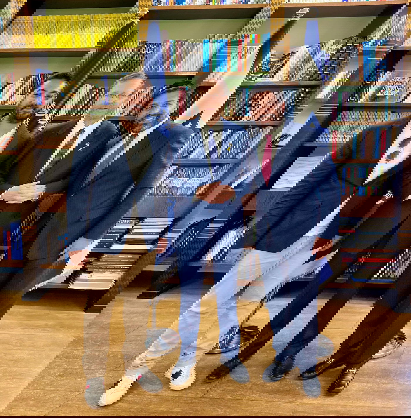 רב הסלבס עם בנו בן ציון יחד עם הנשיא  