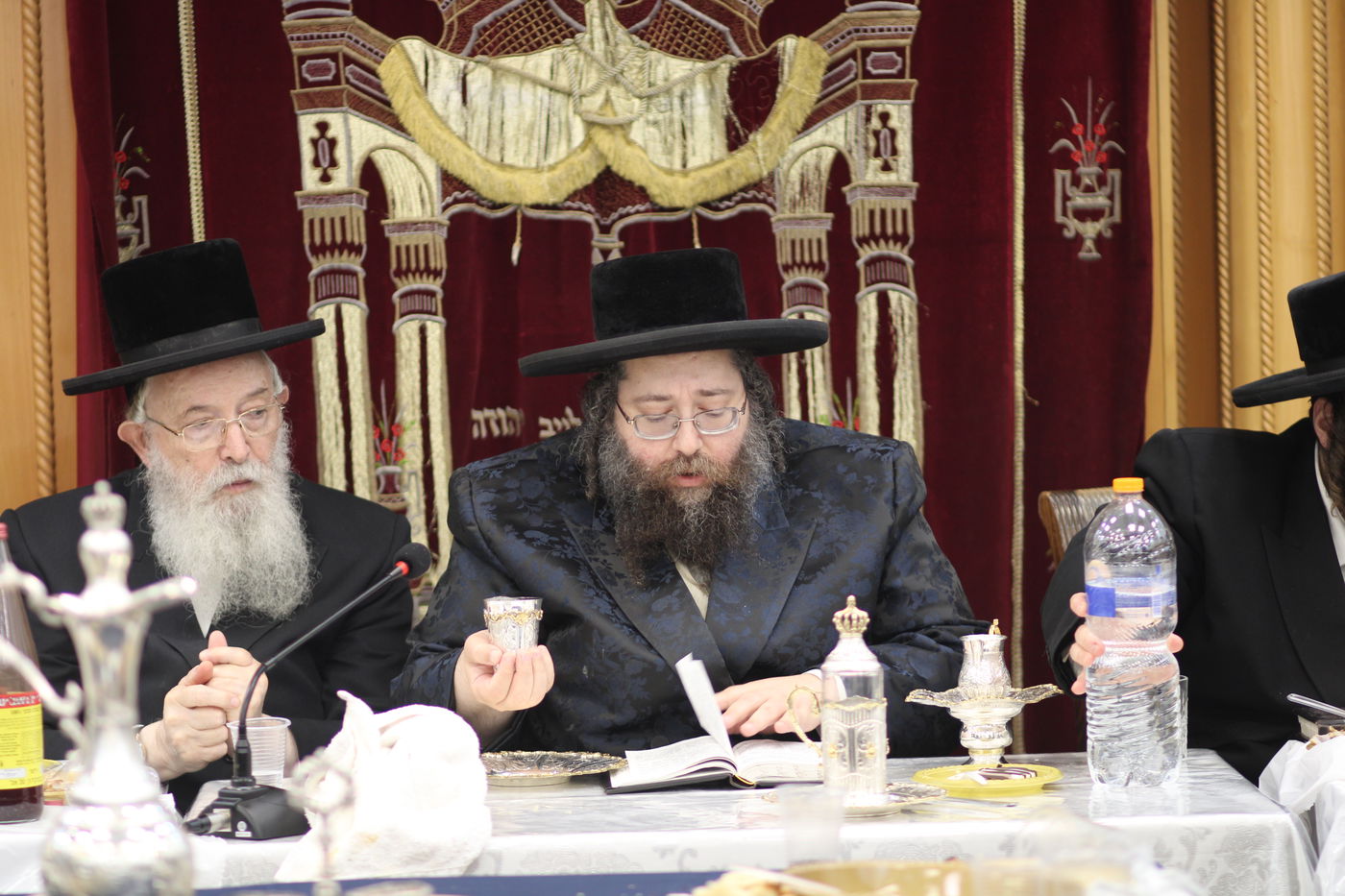 הילולא קדישא בצאנז ז'מיגראד