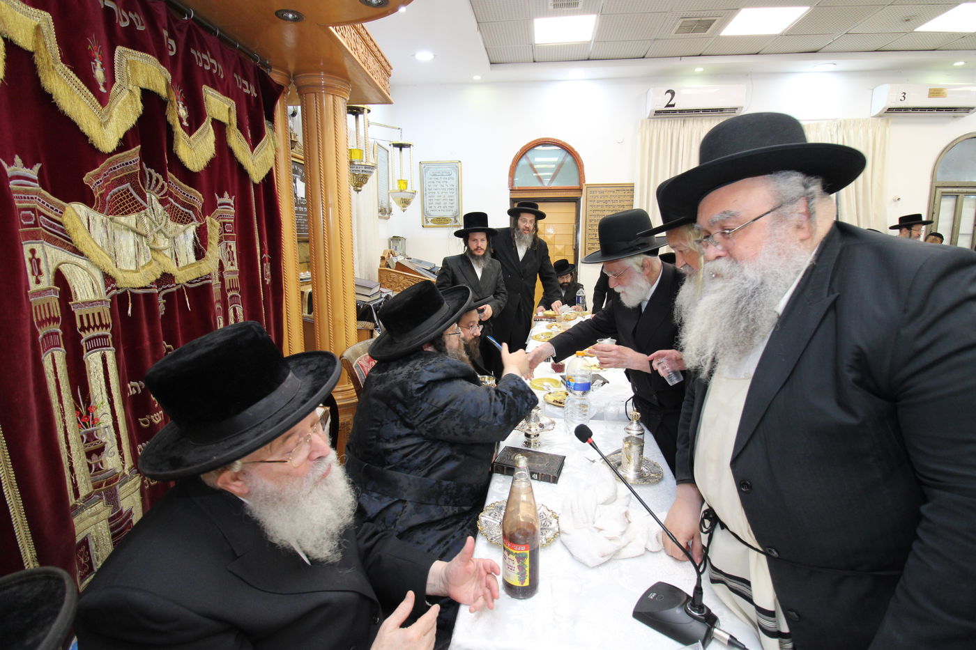 הילולא קדישא בצאנז ז'מיגראד