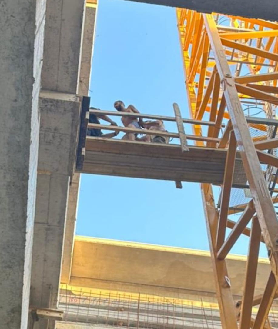 ערום, מפוחד - ותלוי על עגורן: כך לכדו השוטרים את המחבל הדורס