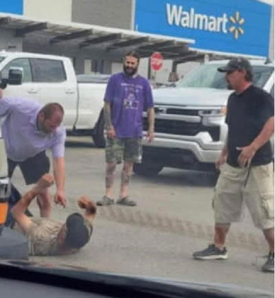 התוקף נעצר על ידי לקוחות