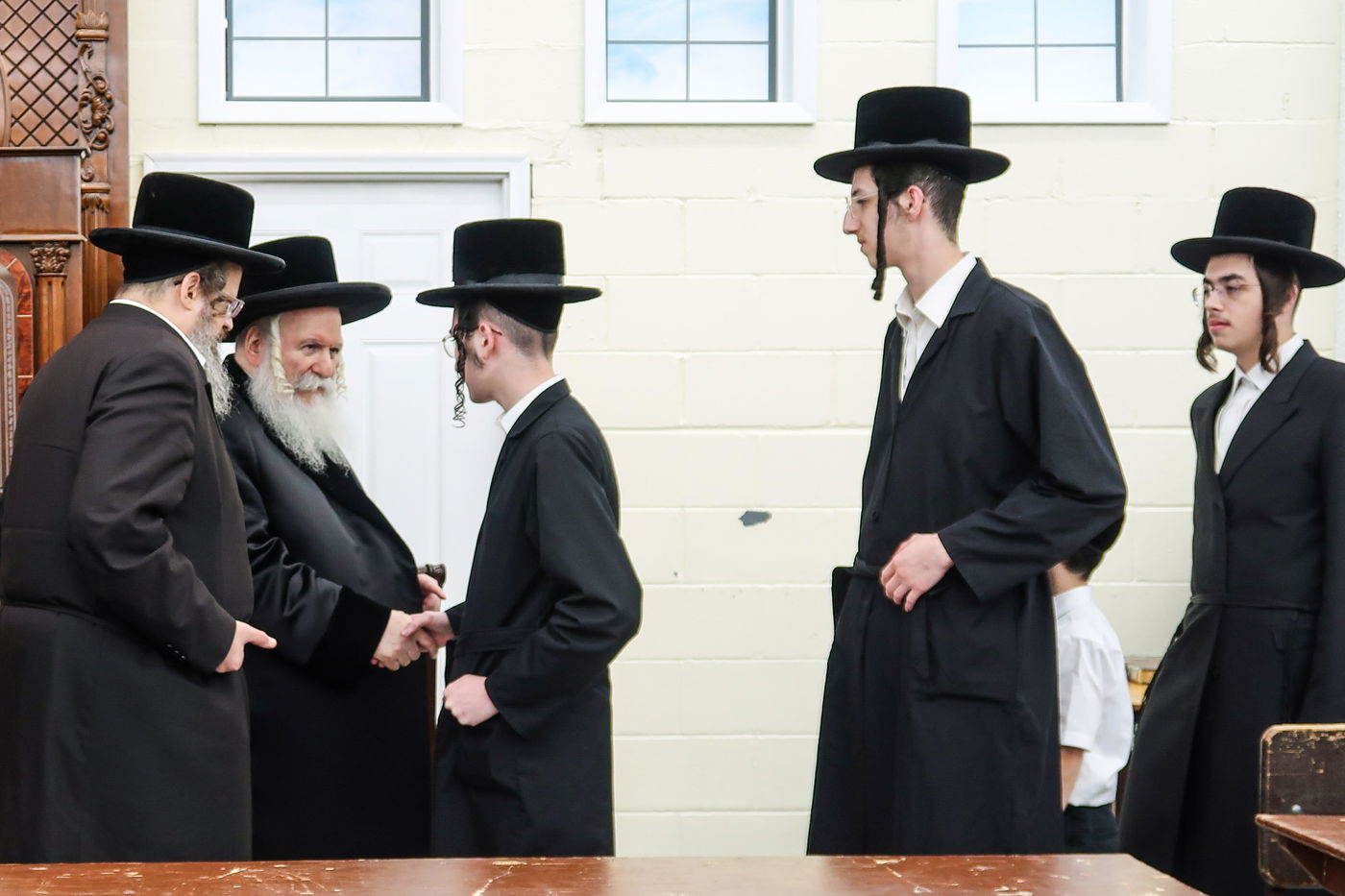 האדמו"ר מבאבוב בביקור במחנת מתיבתא עץ חיים ד'באבוב