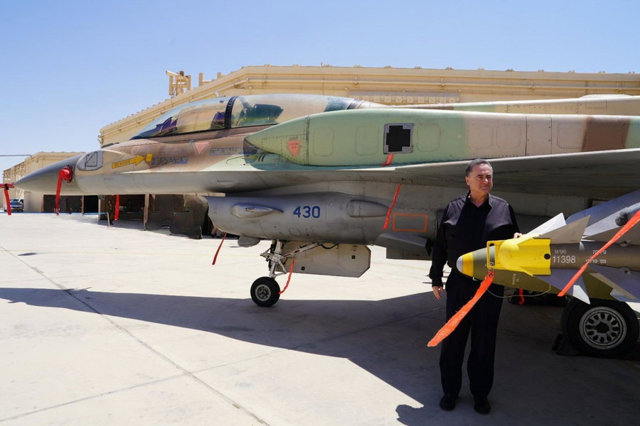השר כץ בבסיס רמון